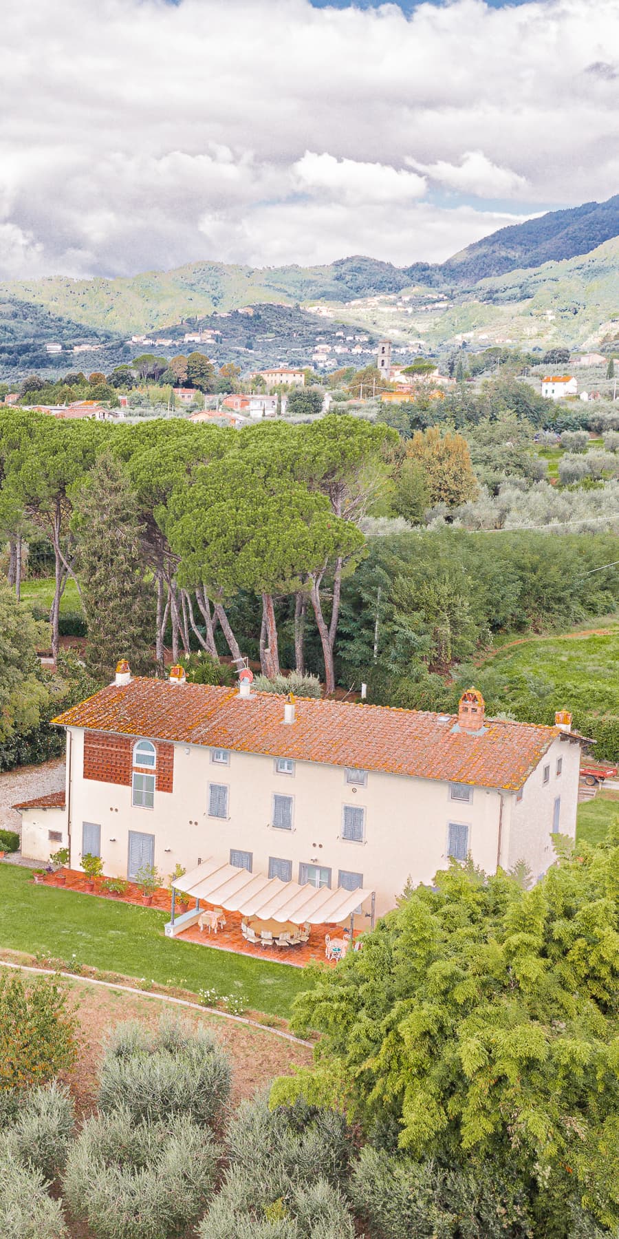 Elegant Villa Amidst Tuscany's Scenic Hills