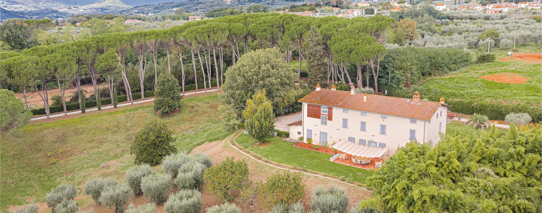 Elegant Villa Amidst Tuscany's Scenic Hills