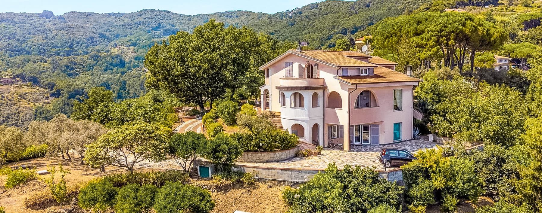 Villa elegante a Sarzana, cuore della Liguria