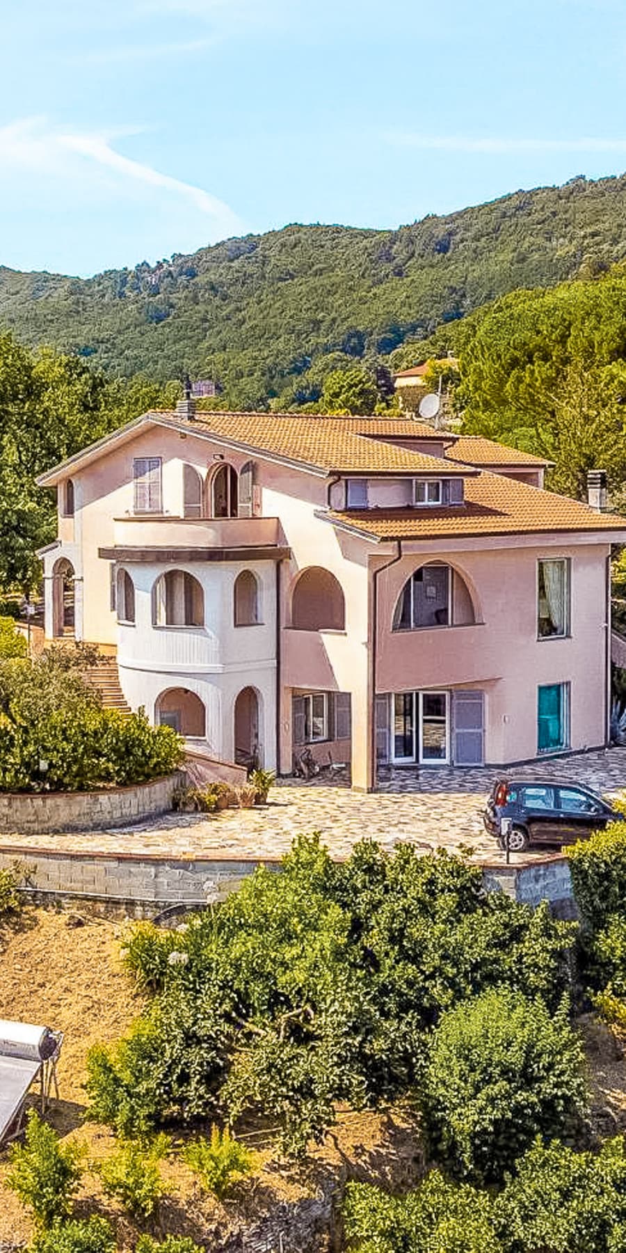 Villa elegante a Sarzana, cuore della Liguria