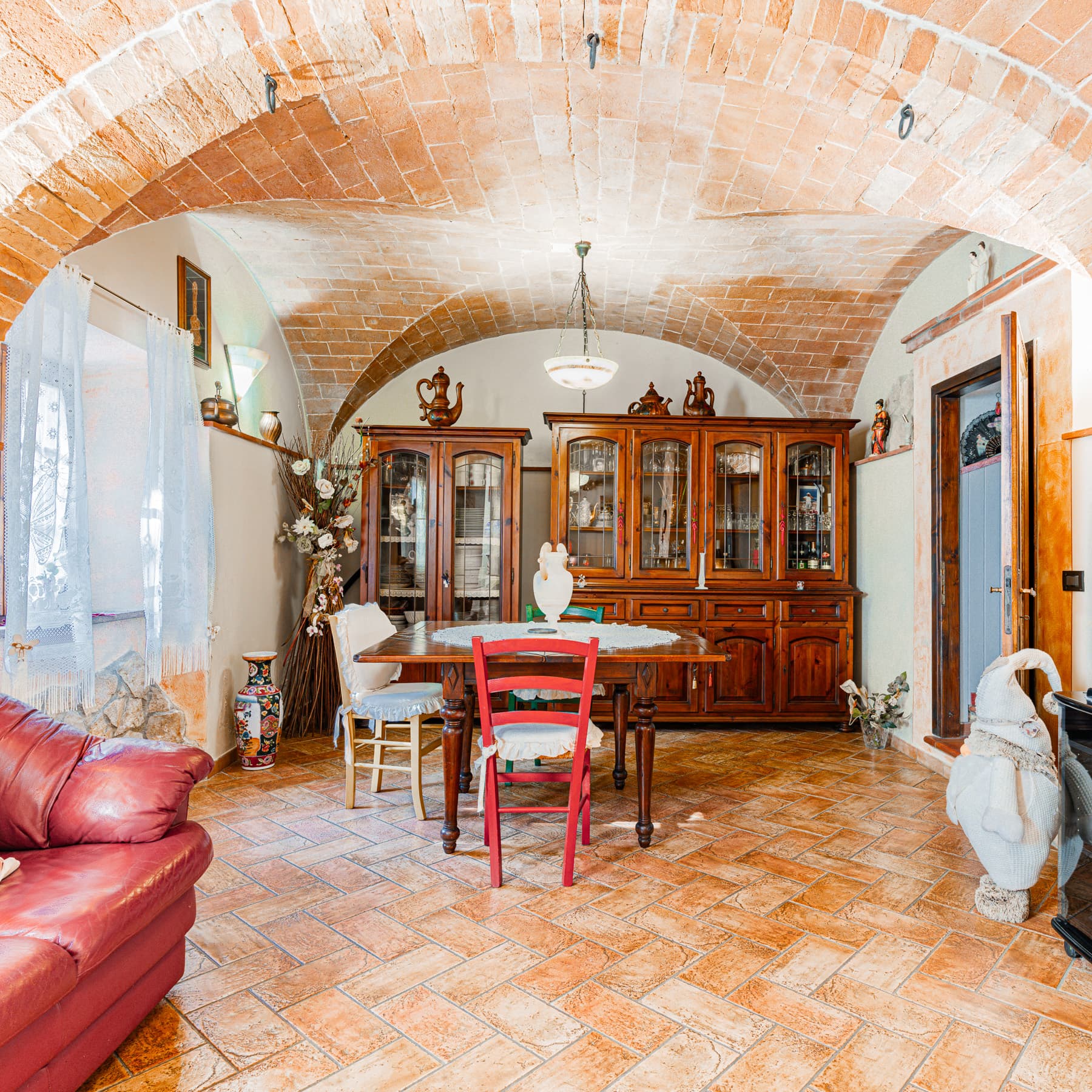 Villa in Volterra: Tuscan Elegance & Tranquility