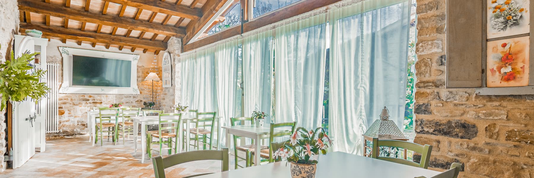 Casale nel Parco Nazionale Monti Sibillini, Camerino