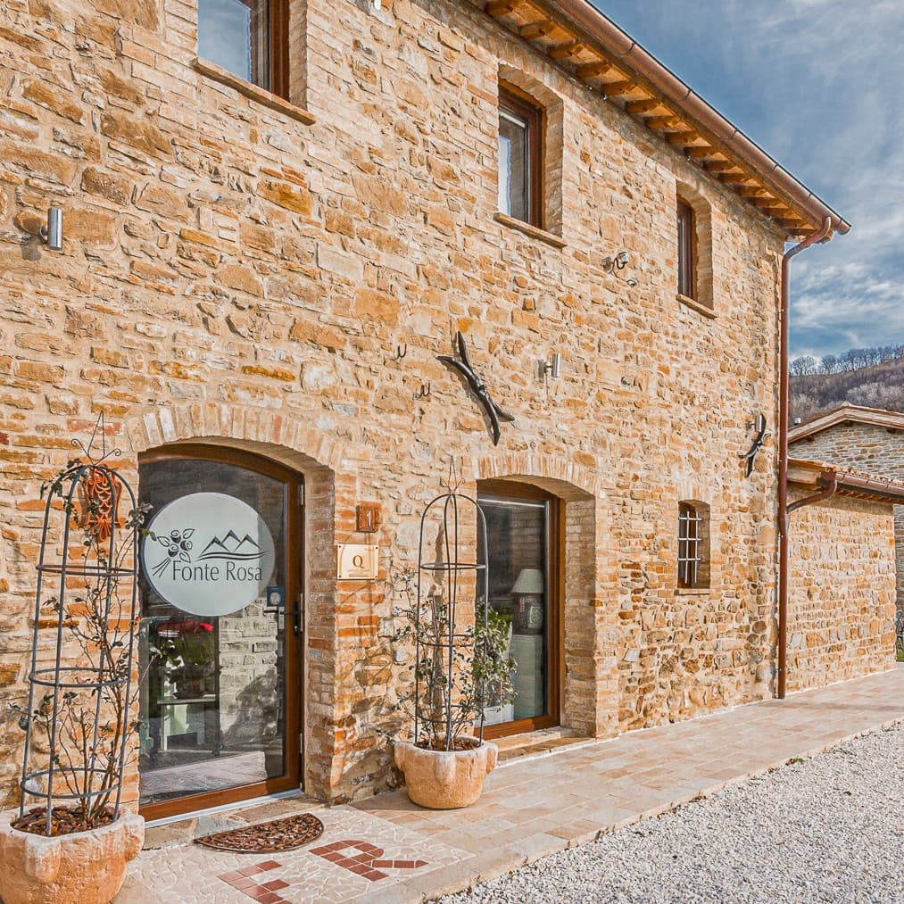 Casale nel Parco Nazionale Monti Sibillini, Camerino