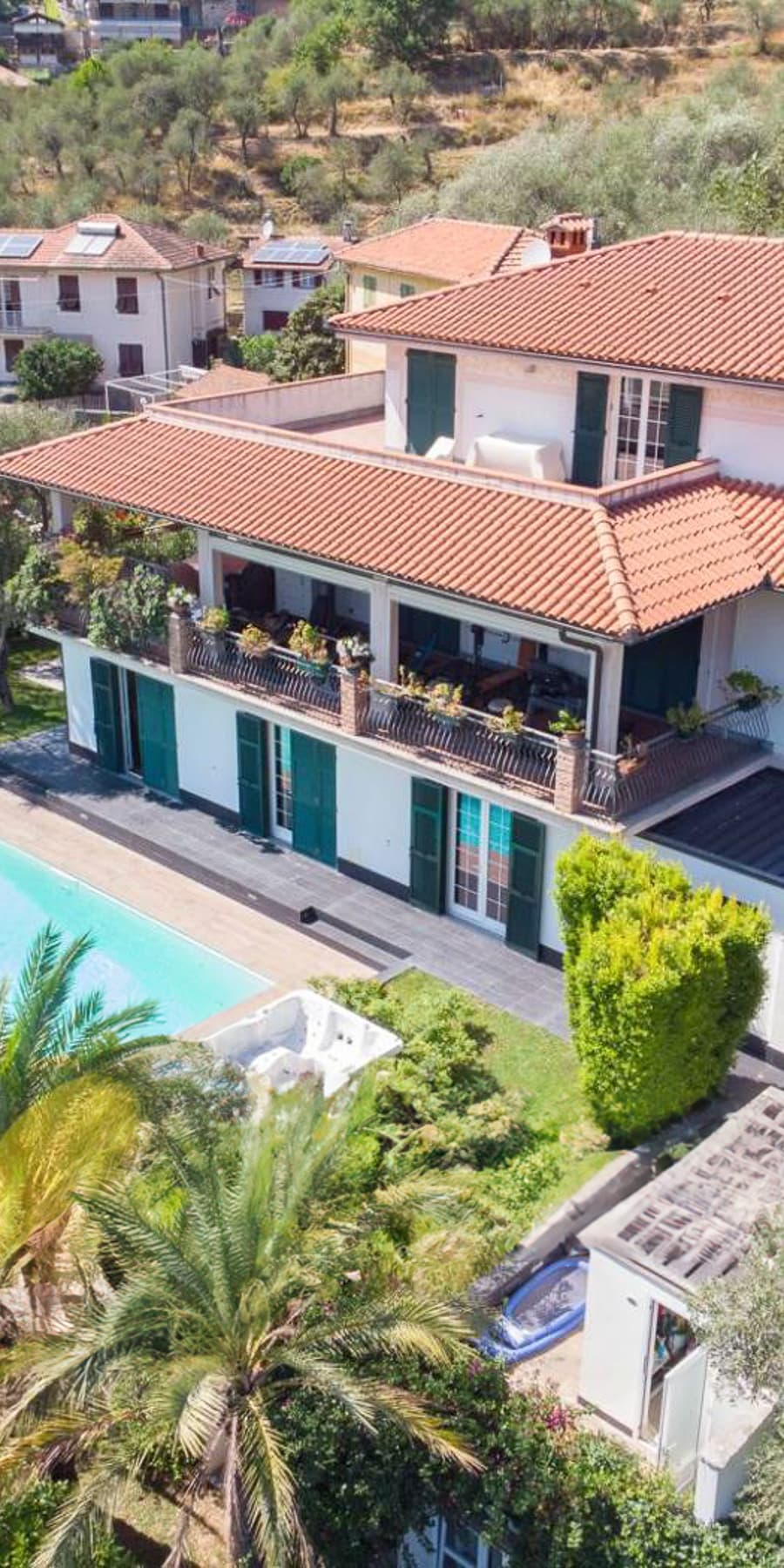 Villa immersa nel verde a Casarza Ligure