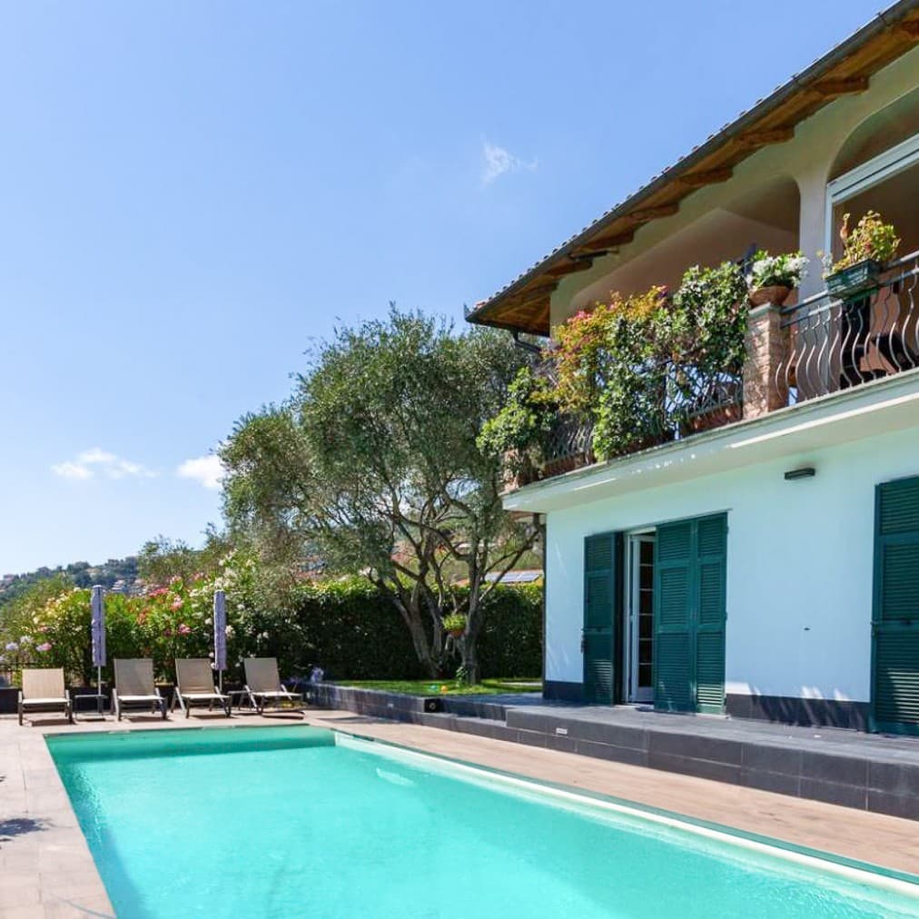 Villa immersa nel verde a Casarza Ligure