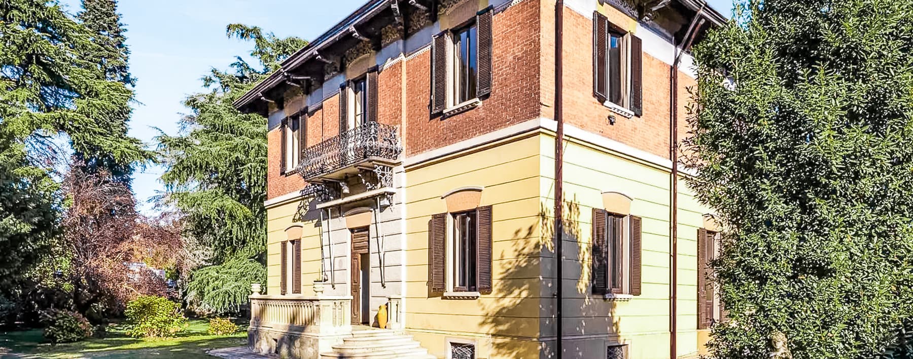 Elegant Villa in Vimercate, Lombardy, 455 Sqm