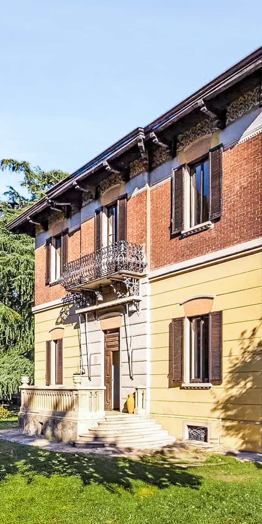 Elegant Villa in Vimercate, Lombardy, 455 Sqm