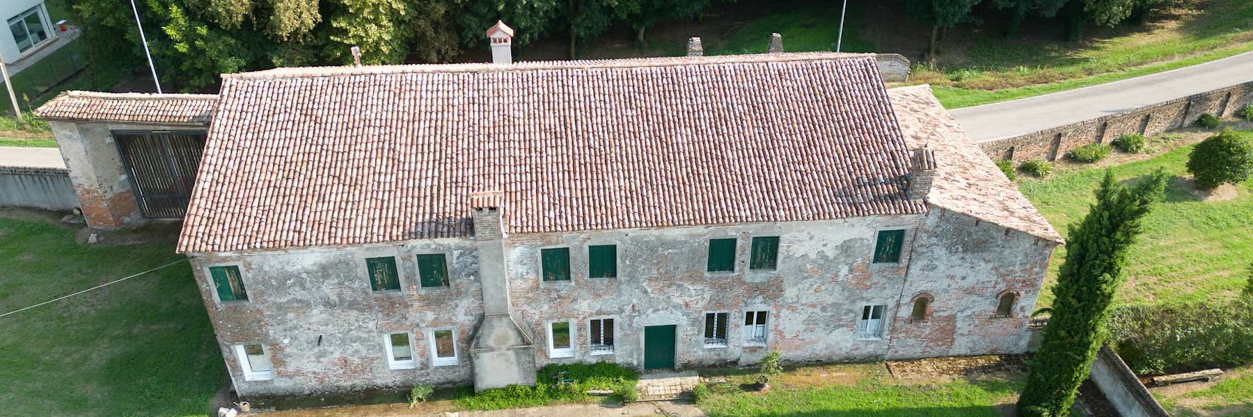 Casale storico a Frassinelle Polesine con ampia corte