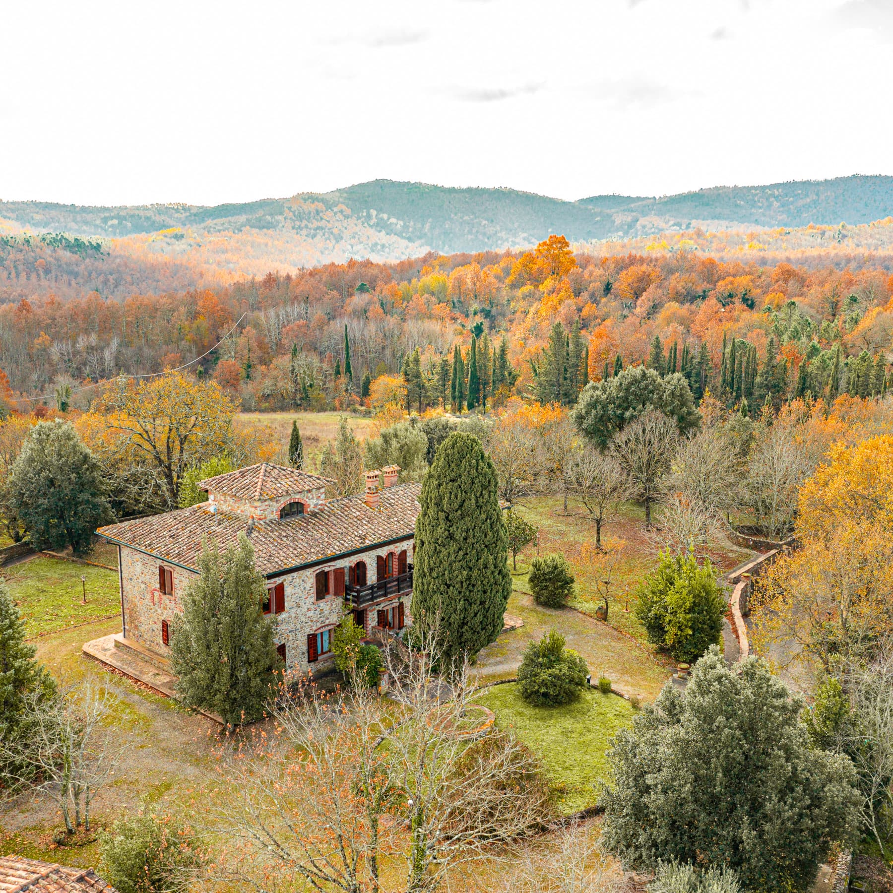 Charming Villa Amidst Tuscany's Rolling Hills