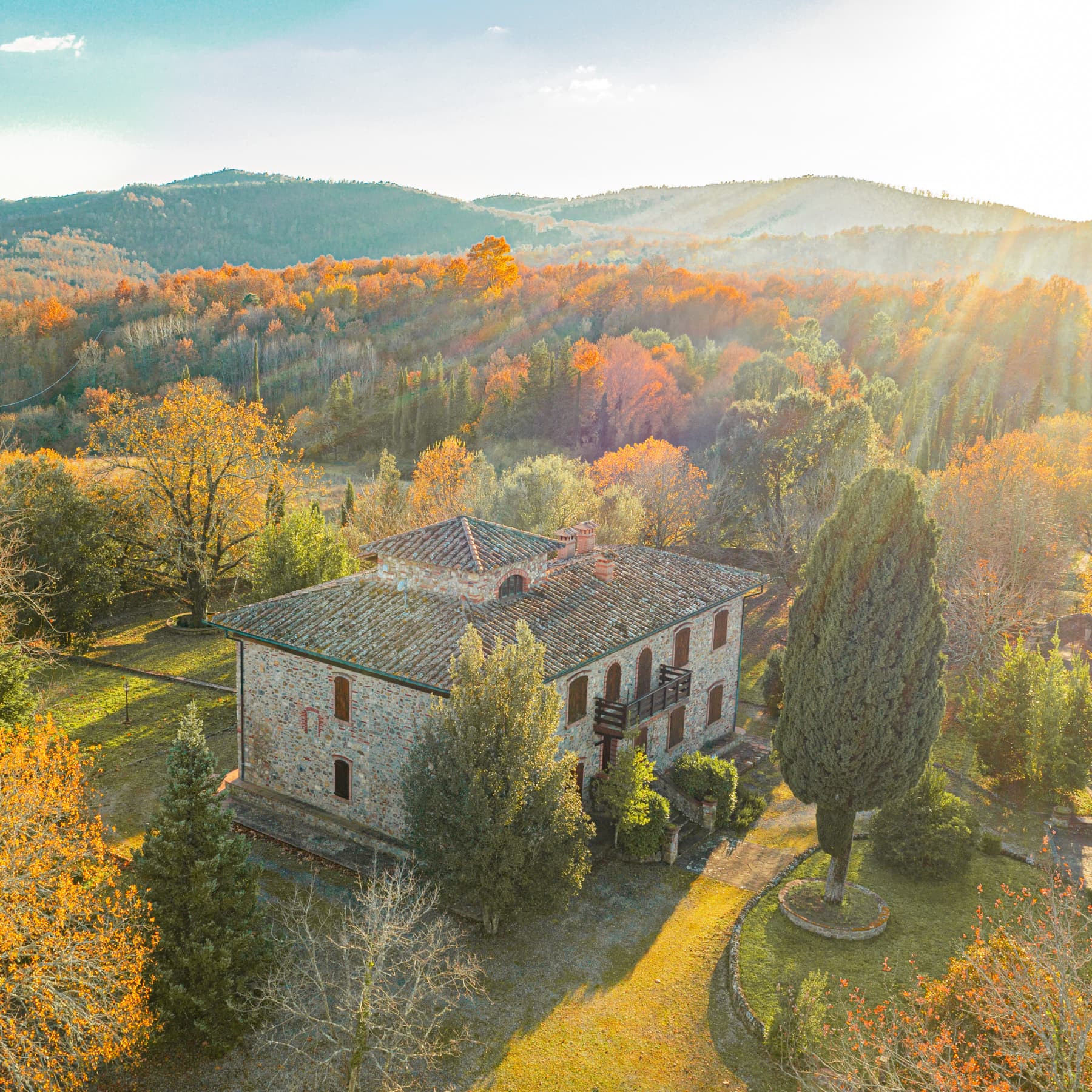 Charming Villa Amidst Tuscany's Rolling Hills
