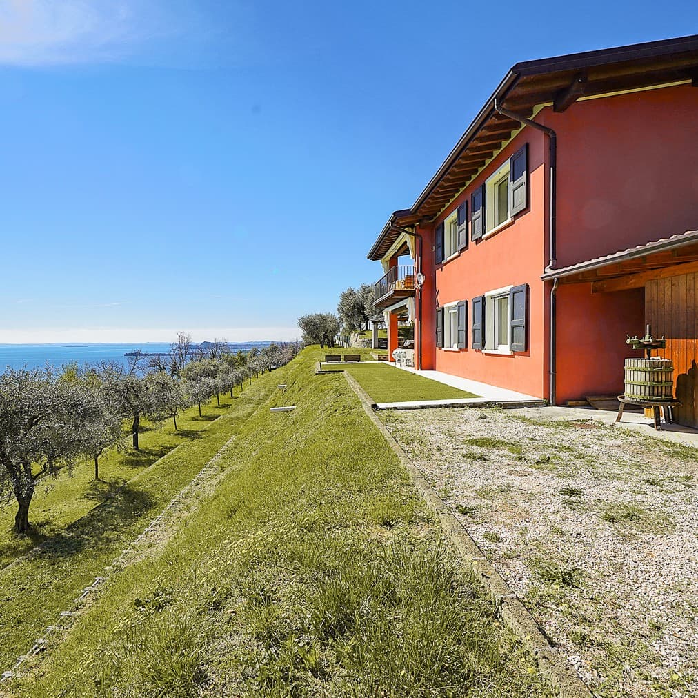 Villa in Picturesque Toscolano Maderno on Lake Garda