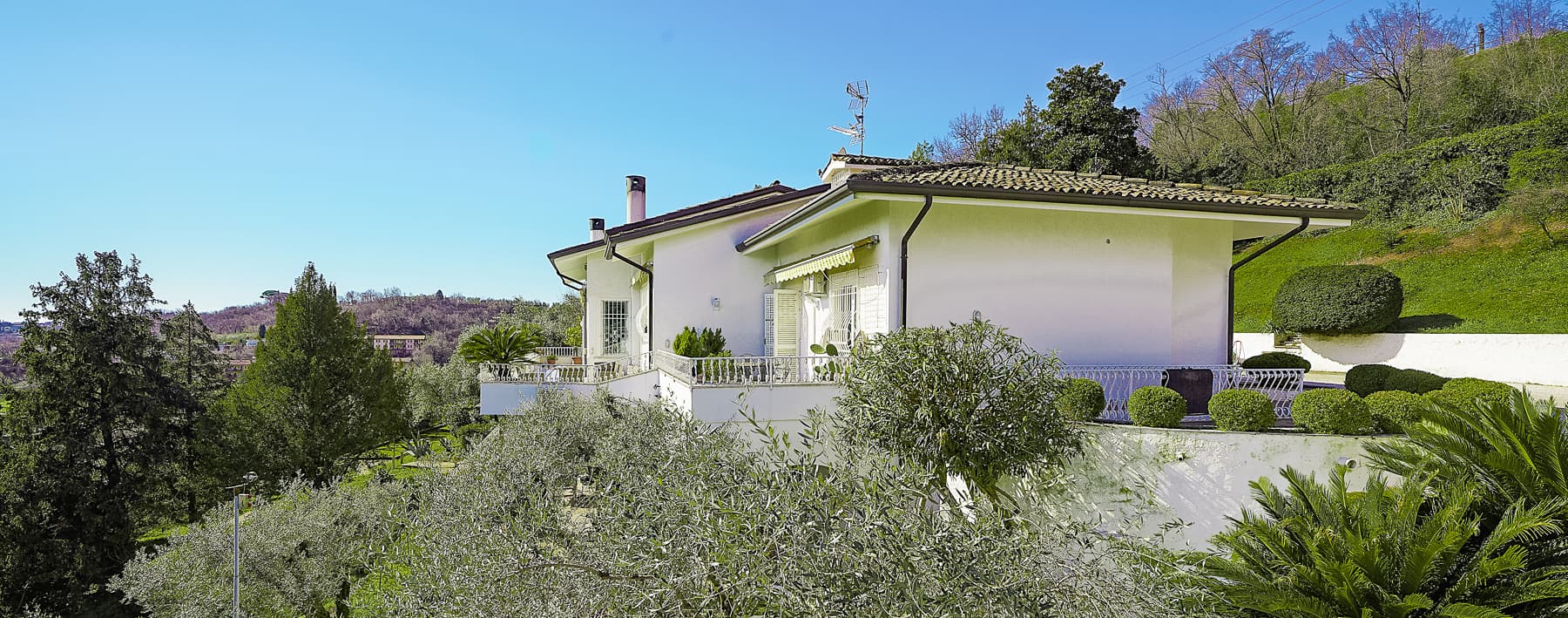 Villa with Stunning Views in Lago di Garda, Lombardia
