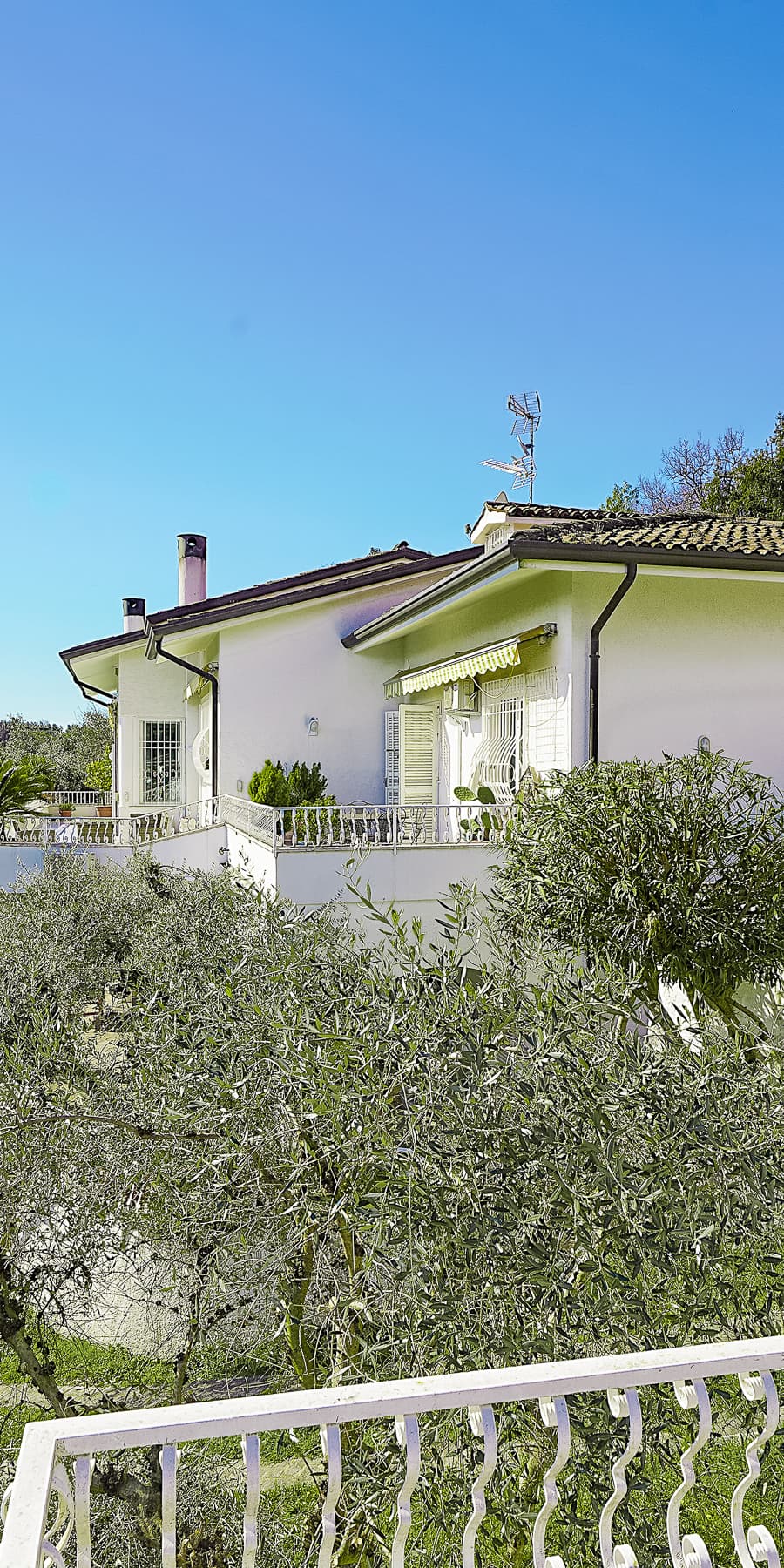 Villa with Stunning Views in Lago di Garda, Lombardia