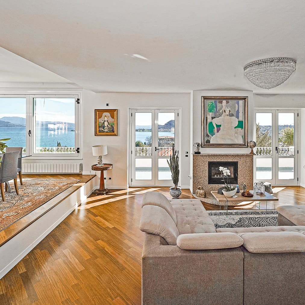 Villa with Stunning Views in Lago di Garda, Lombardia