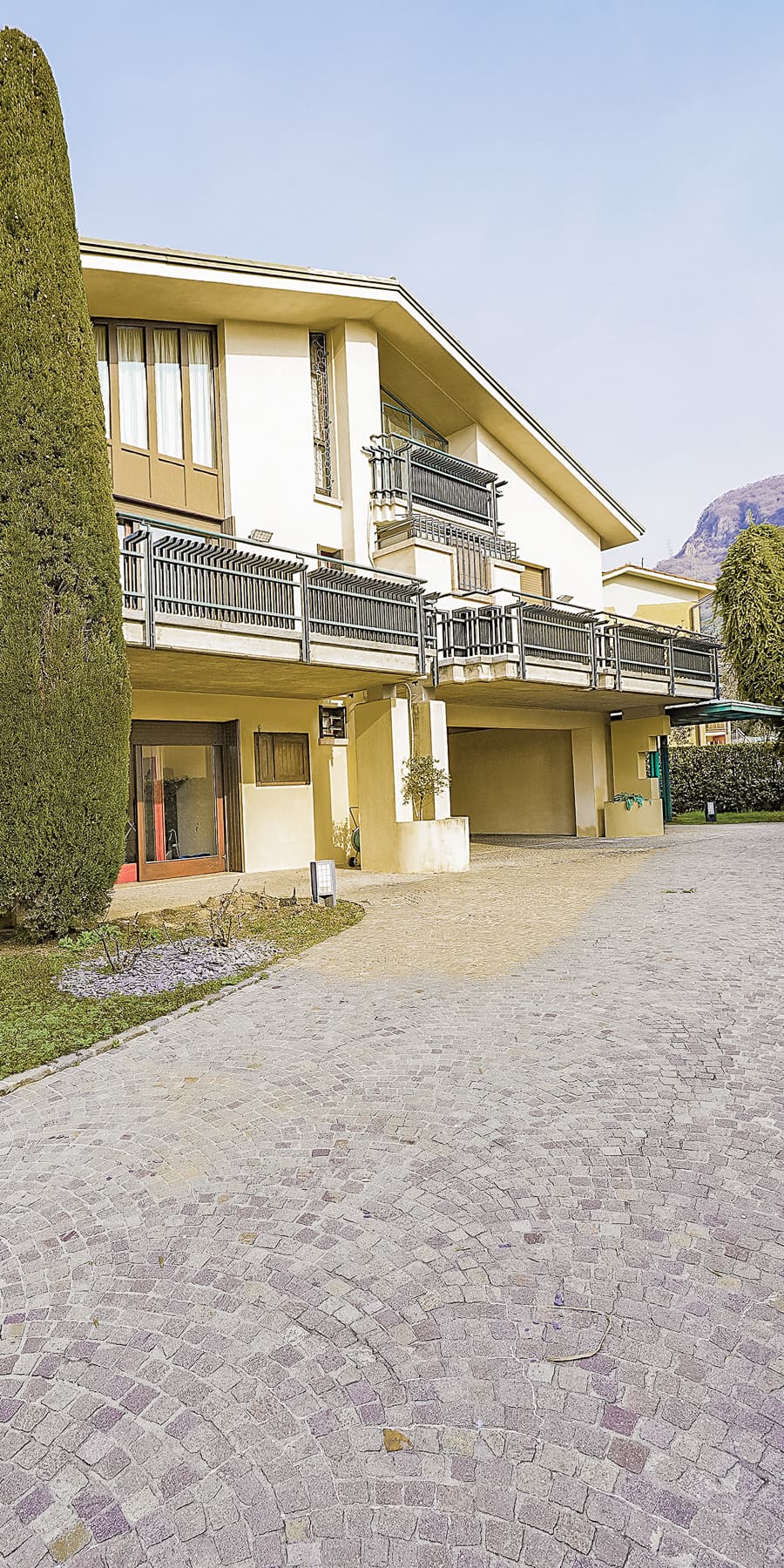 Elegant Detached House by Lake Garda, Lombardia