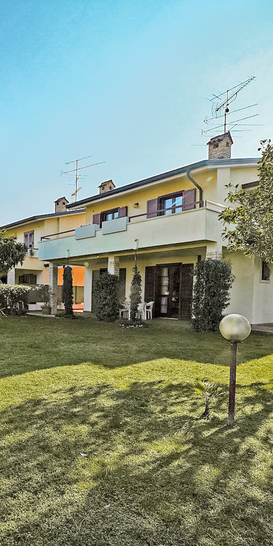 Detached Villa Overlooking Lake Garda in Lombardy