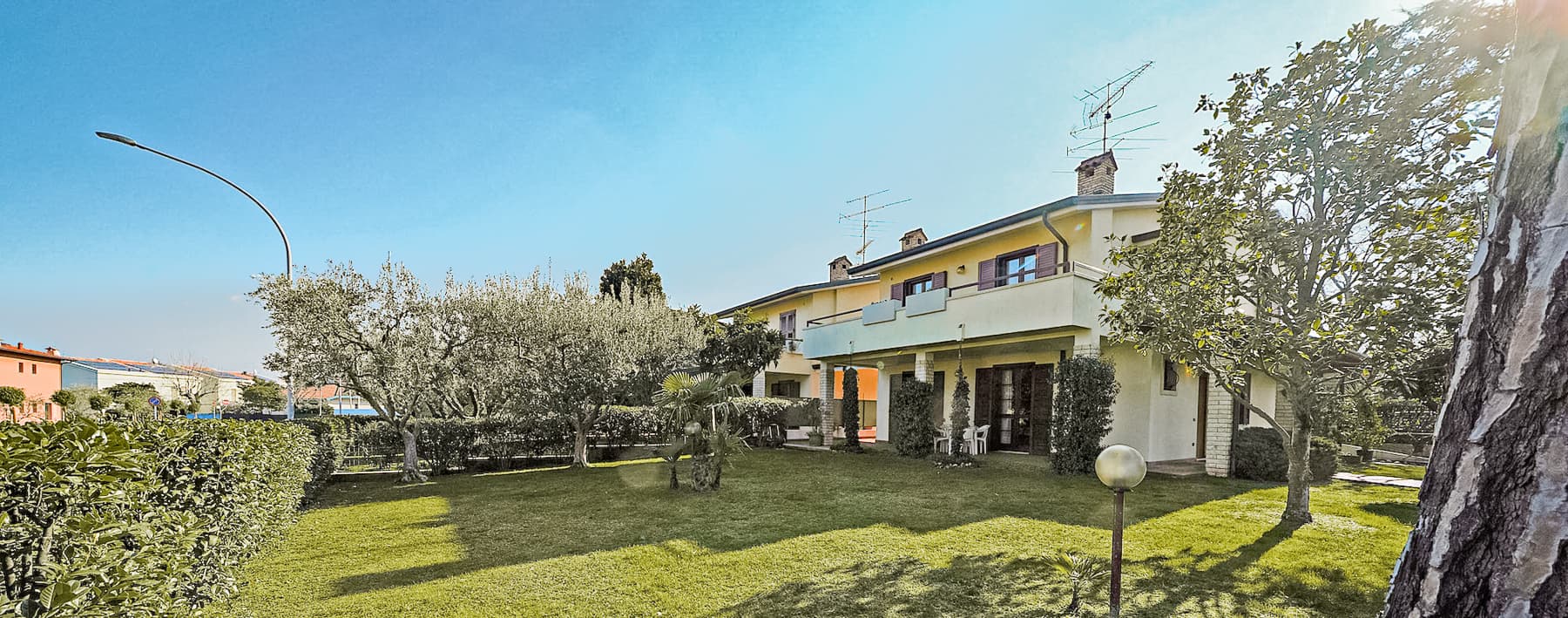 Detached Villa Overlooking Lake Garda in Lombardy