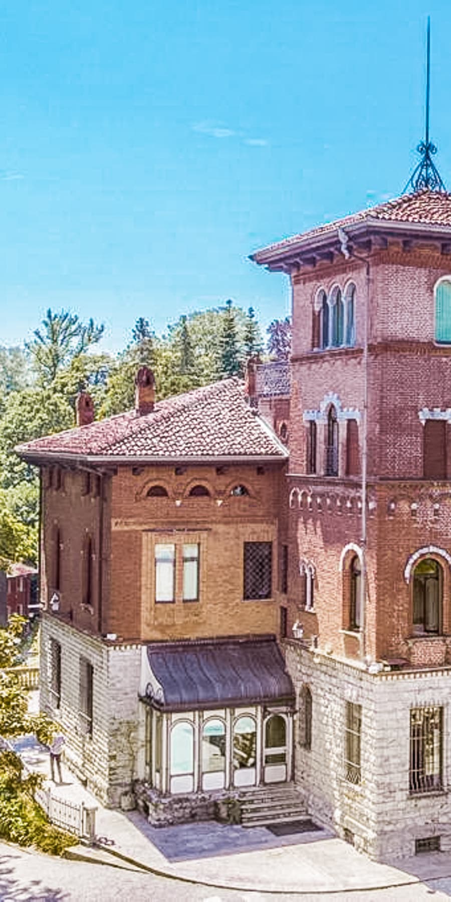 Villa storica con piscina a Varese, lusso e charme