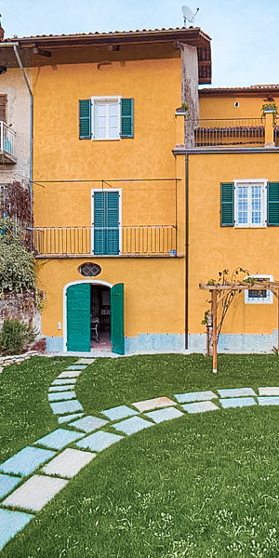 Historic Row House with Scenic Views in Piemonte