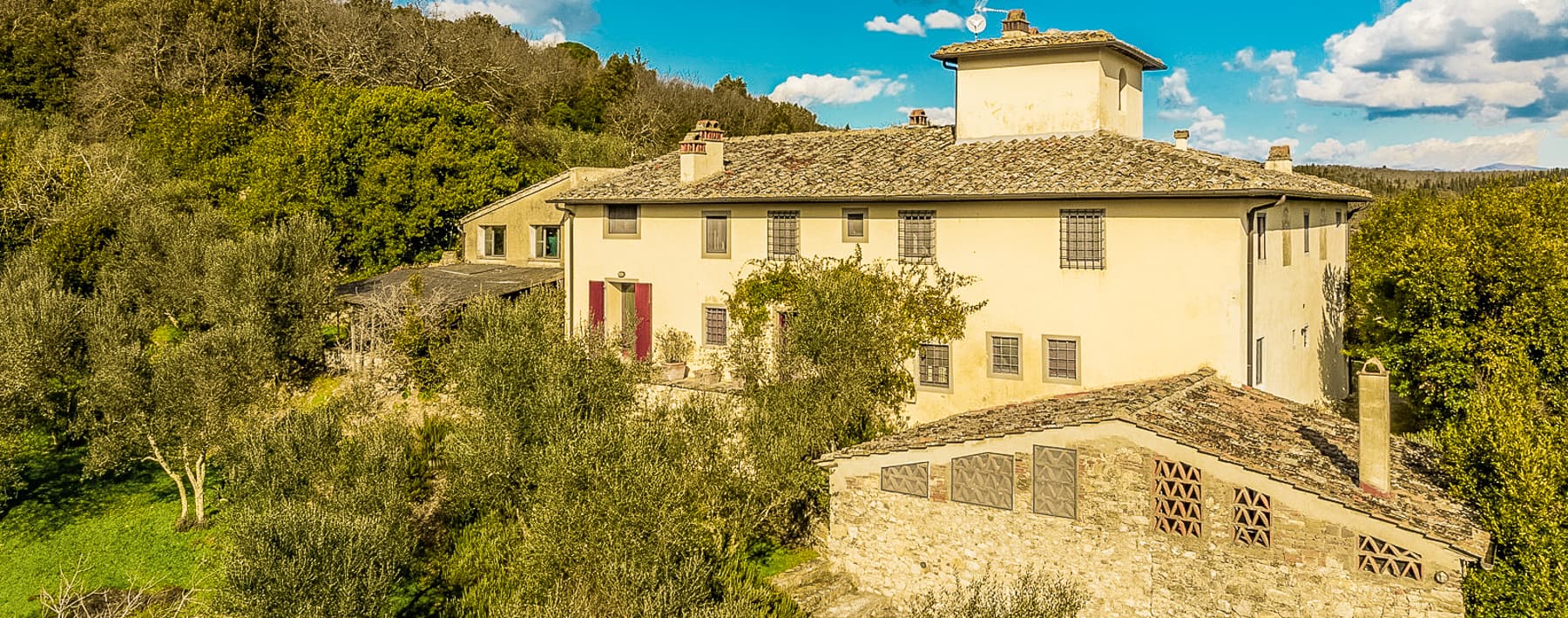 Elegant Villa Amidst Tuscany's Rolling Hills