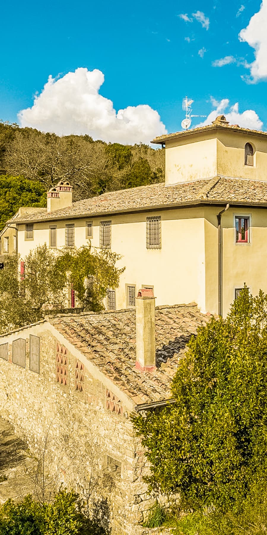 Elegant Villa Amidst Tuscany's Rolling Hills