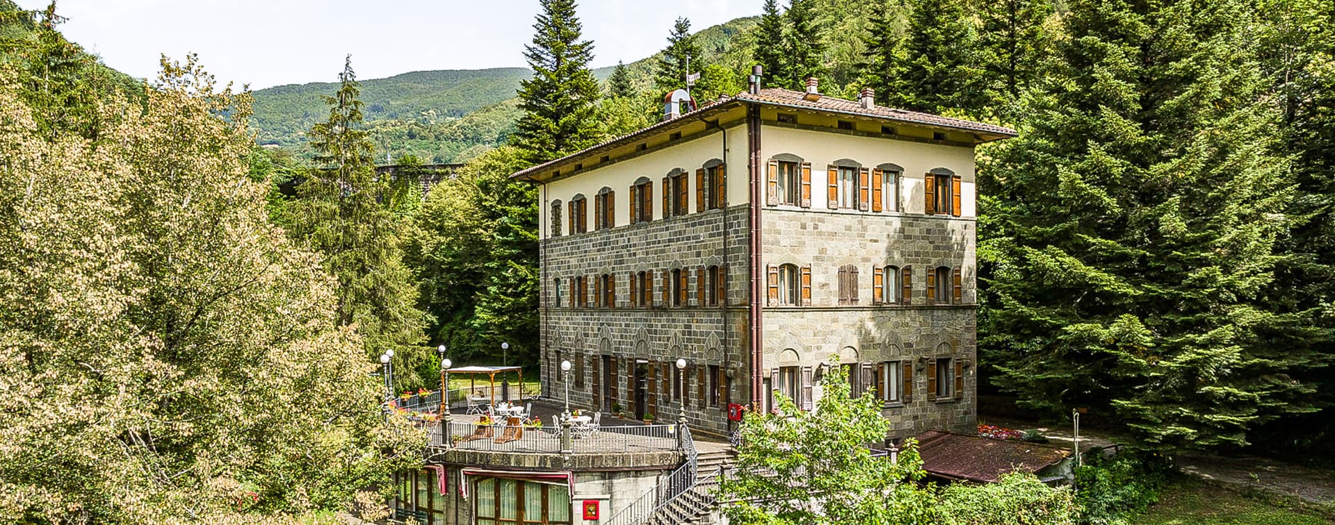 Historic Villa with Mountain Views, Tuscany