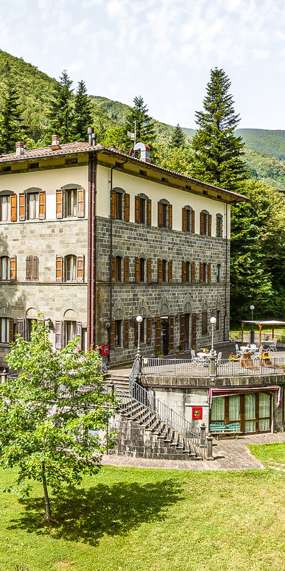 Historic Villa with Mountain Views, Tuscany