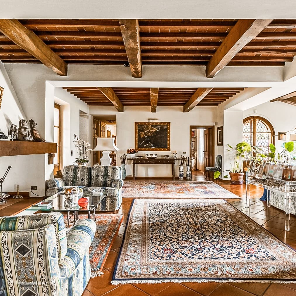 Stately Villa with Vineyard in Lucca, Tuscany