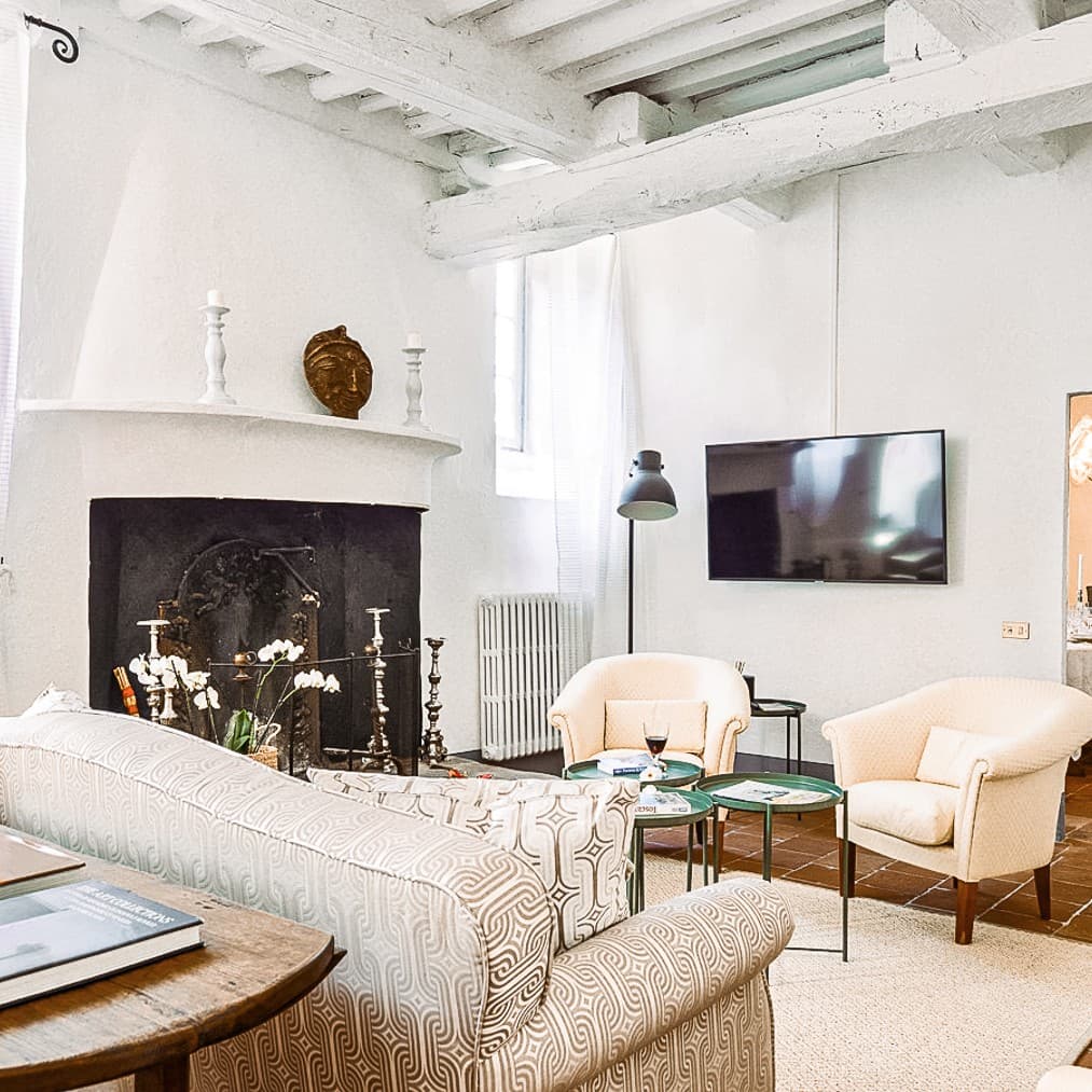 Villa storica a Capannori nelle colline toscane