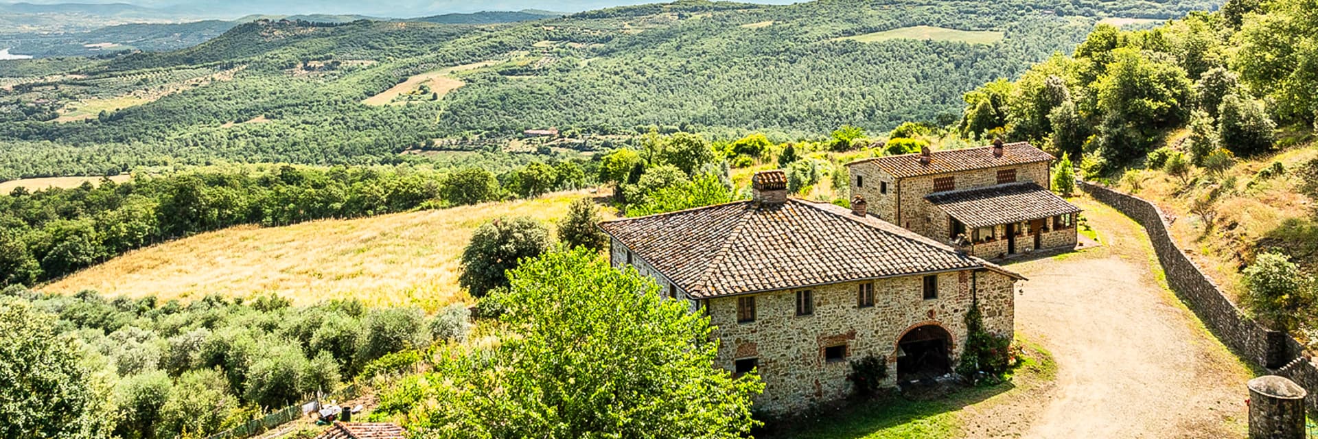 Rustic Country House in Scenic Tuscany Countryside