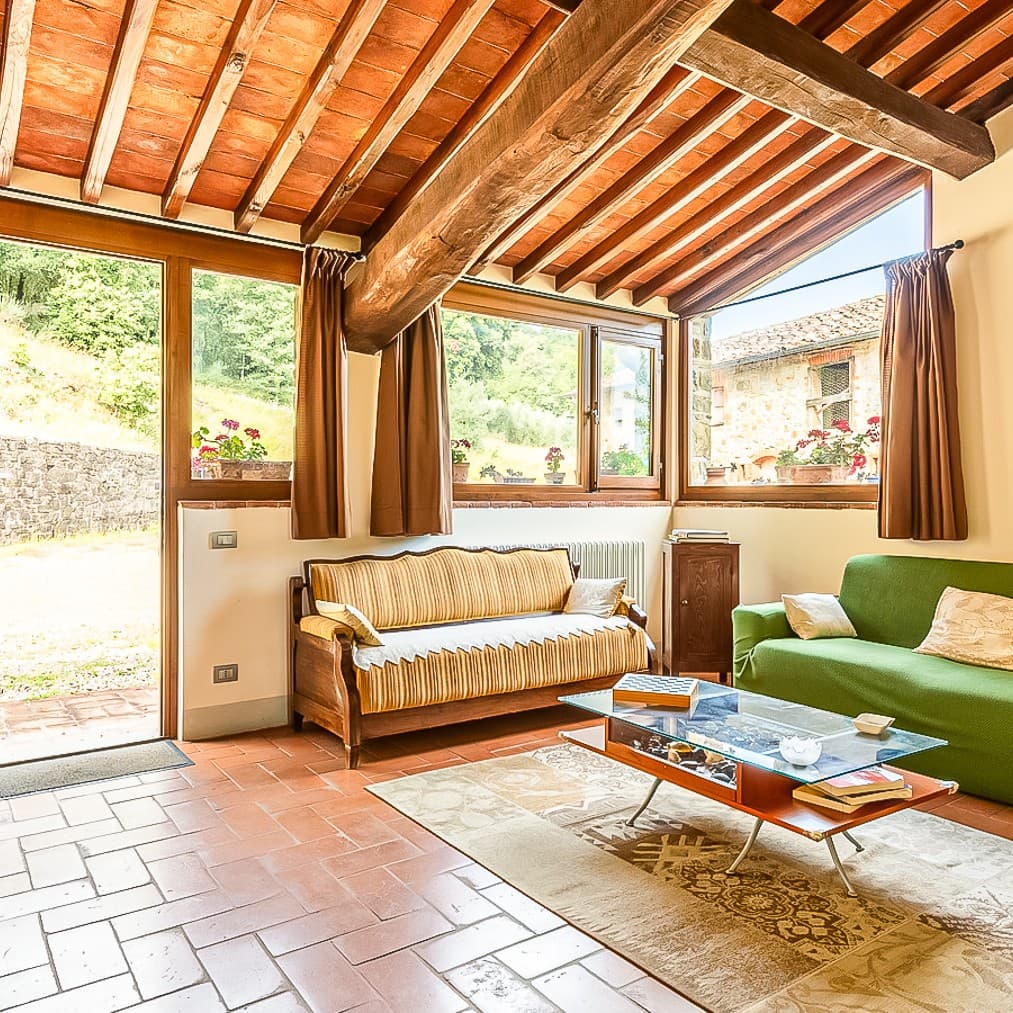 Rustic Country House in Scenic Tuscany Countryside