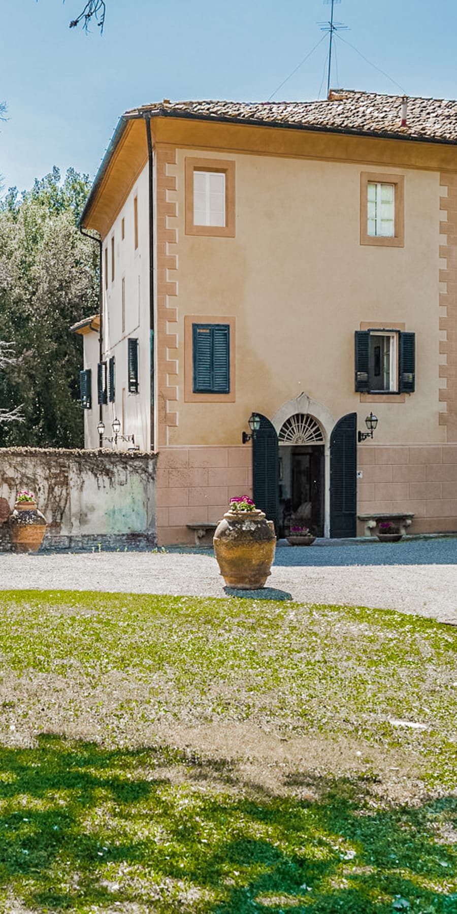 Historic Villa with Pool in Crespina Lorenzana, Tuscany