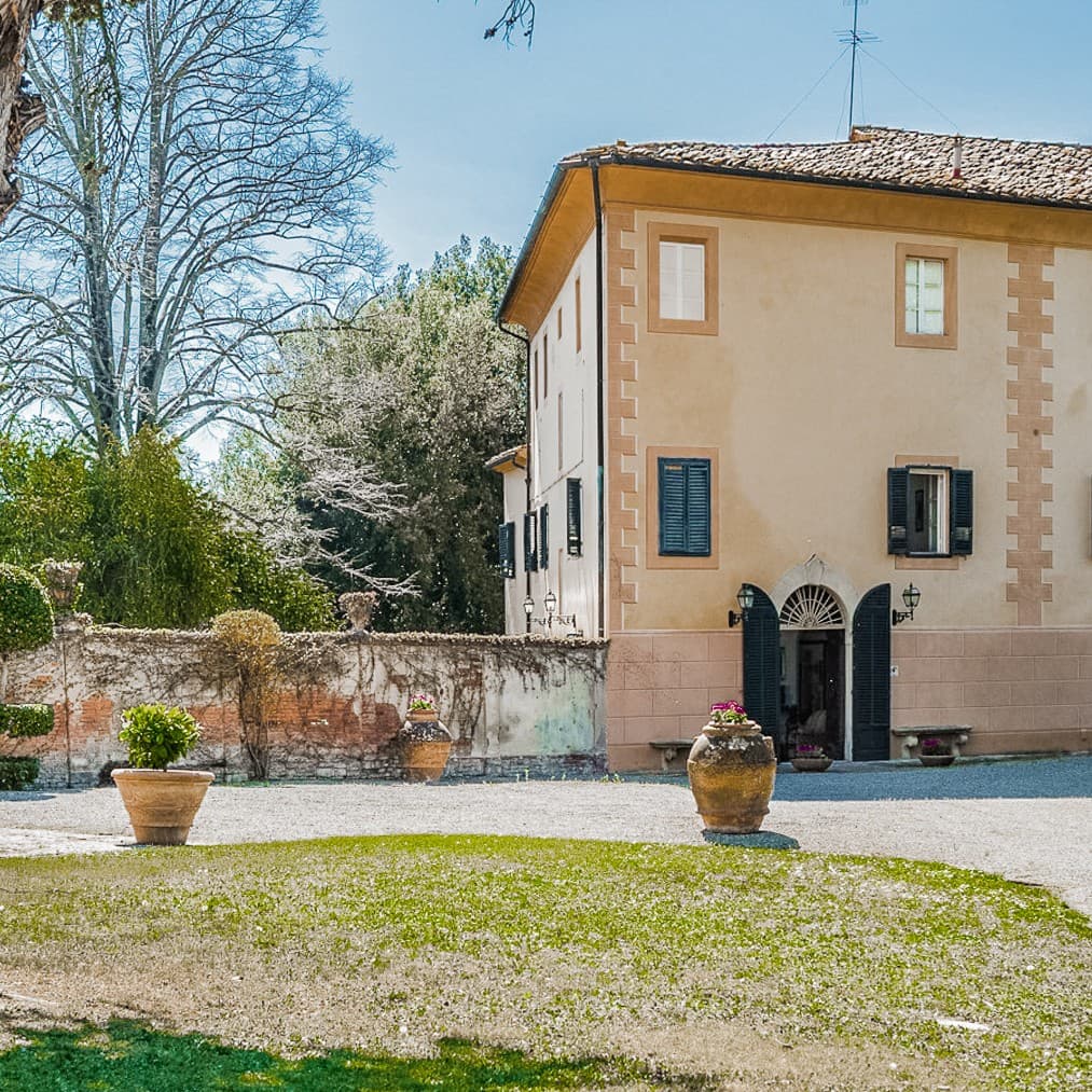 Historic Villa with Pool in Crespina Lorenzana, Tuscany