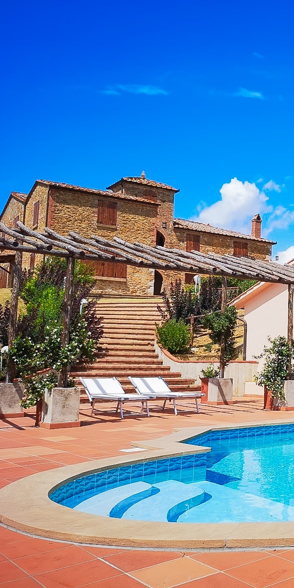 Prestigious Country House in Scenic Tuscan Countryside