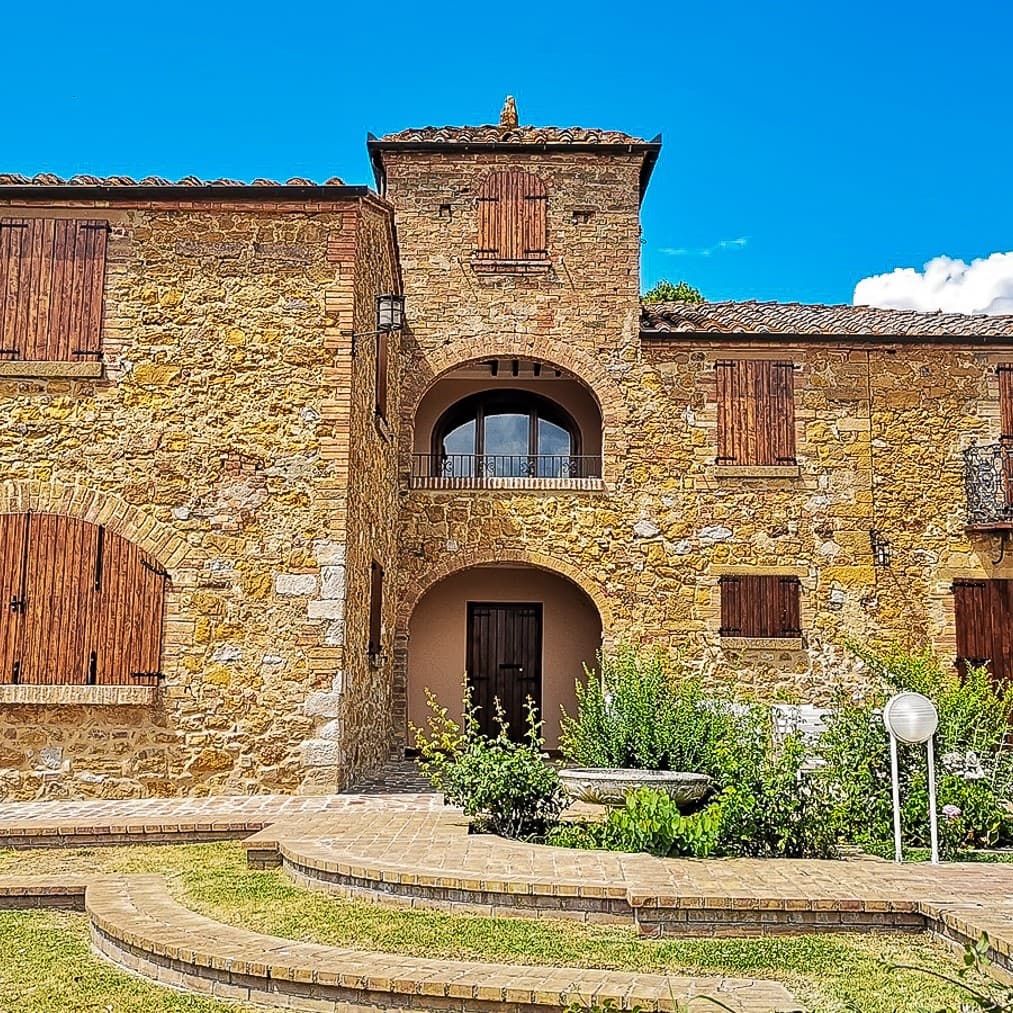 Prestigious Country House in Scenic Tuscan Countryside