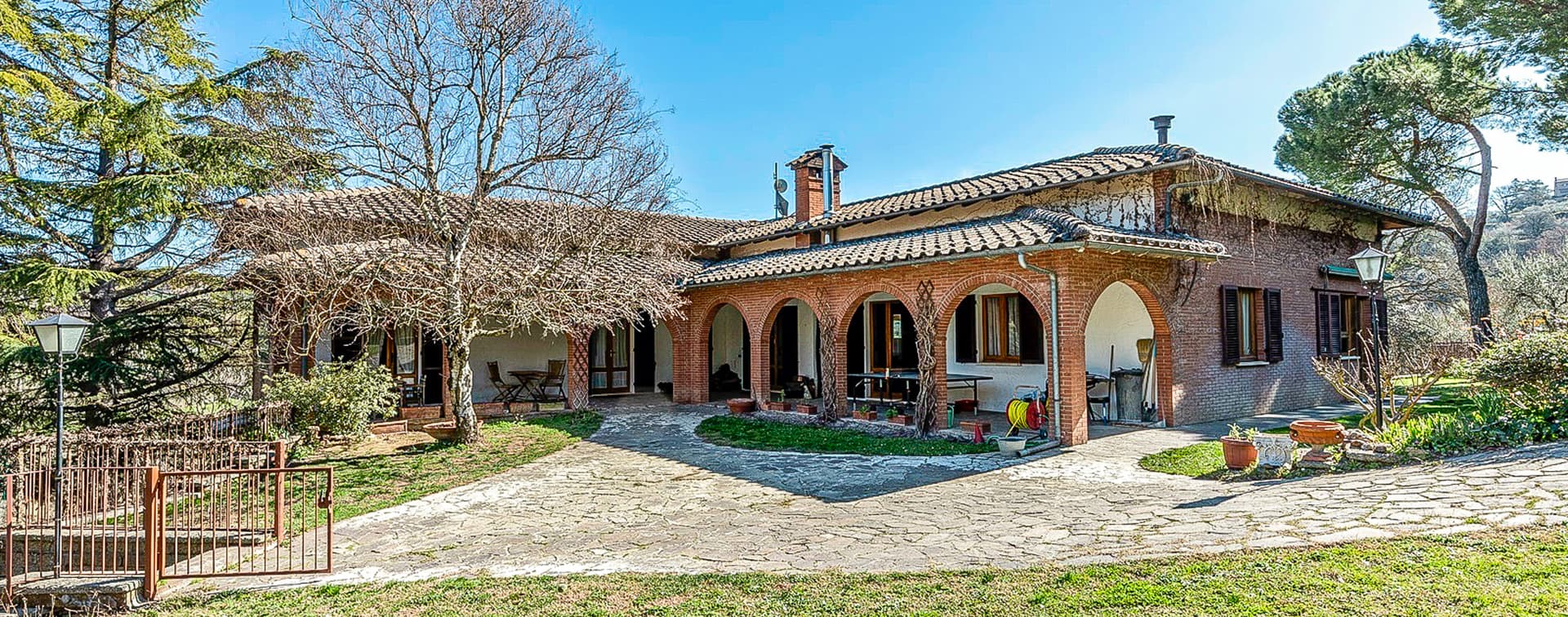 Panoramic 60s Villa in Montepulciano, Tuscany