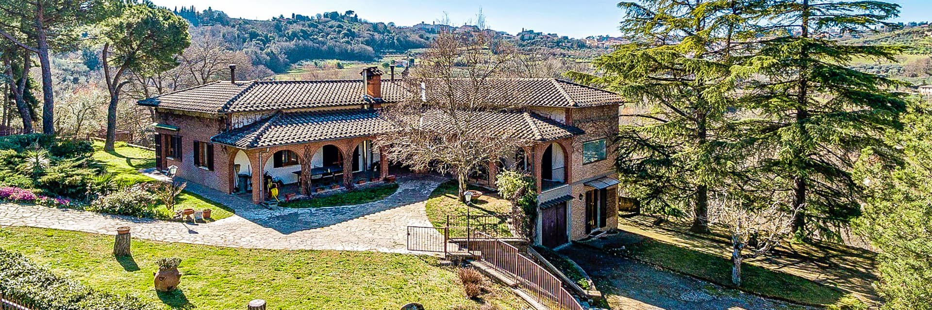 Panoramic 60s Villa in Montepulciano, Tuscany