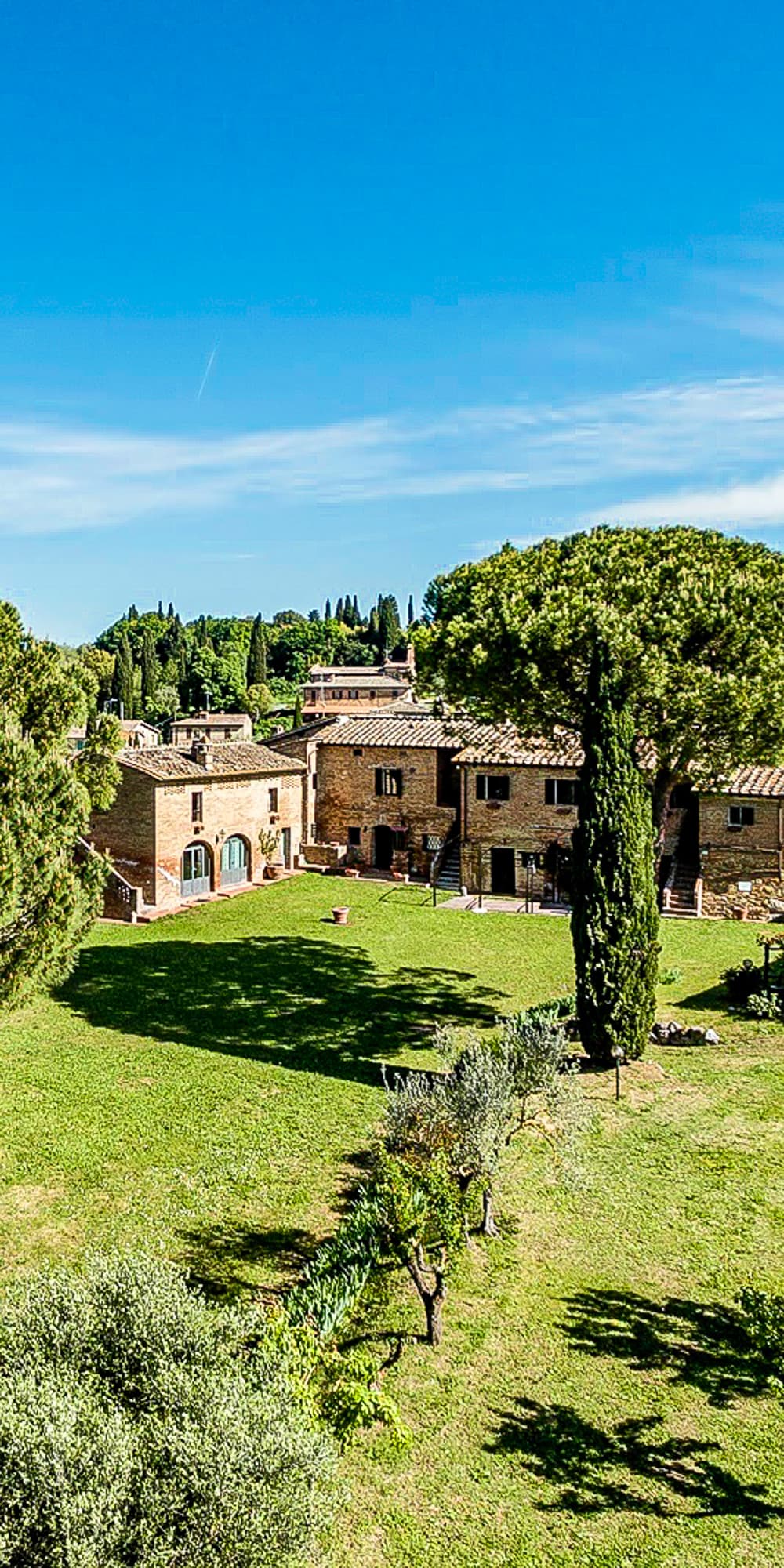 Country House with Pool in Scenic Tuscan Countryside