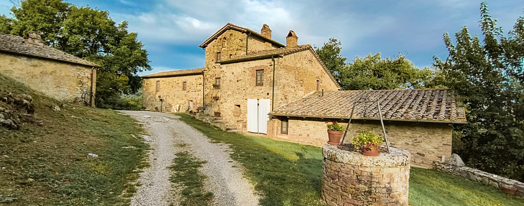 Casale in pietra nelle colline toscane, Castiglione d'Orcia