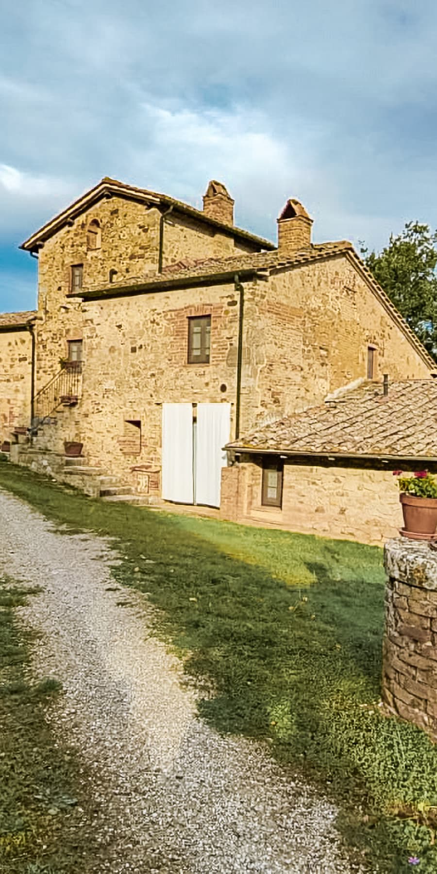Casale in pietra nelle colline toscane, Castiglione d'Orcia