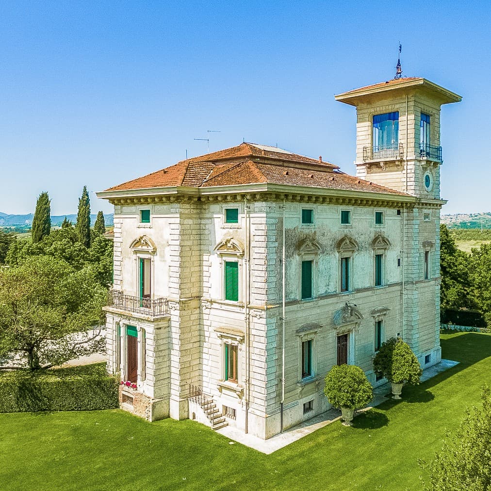 Art Nouveau Villa with Pool in Tuscany's Foiano della Chiana