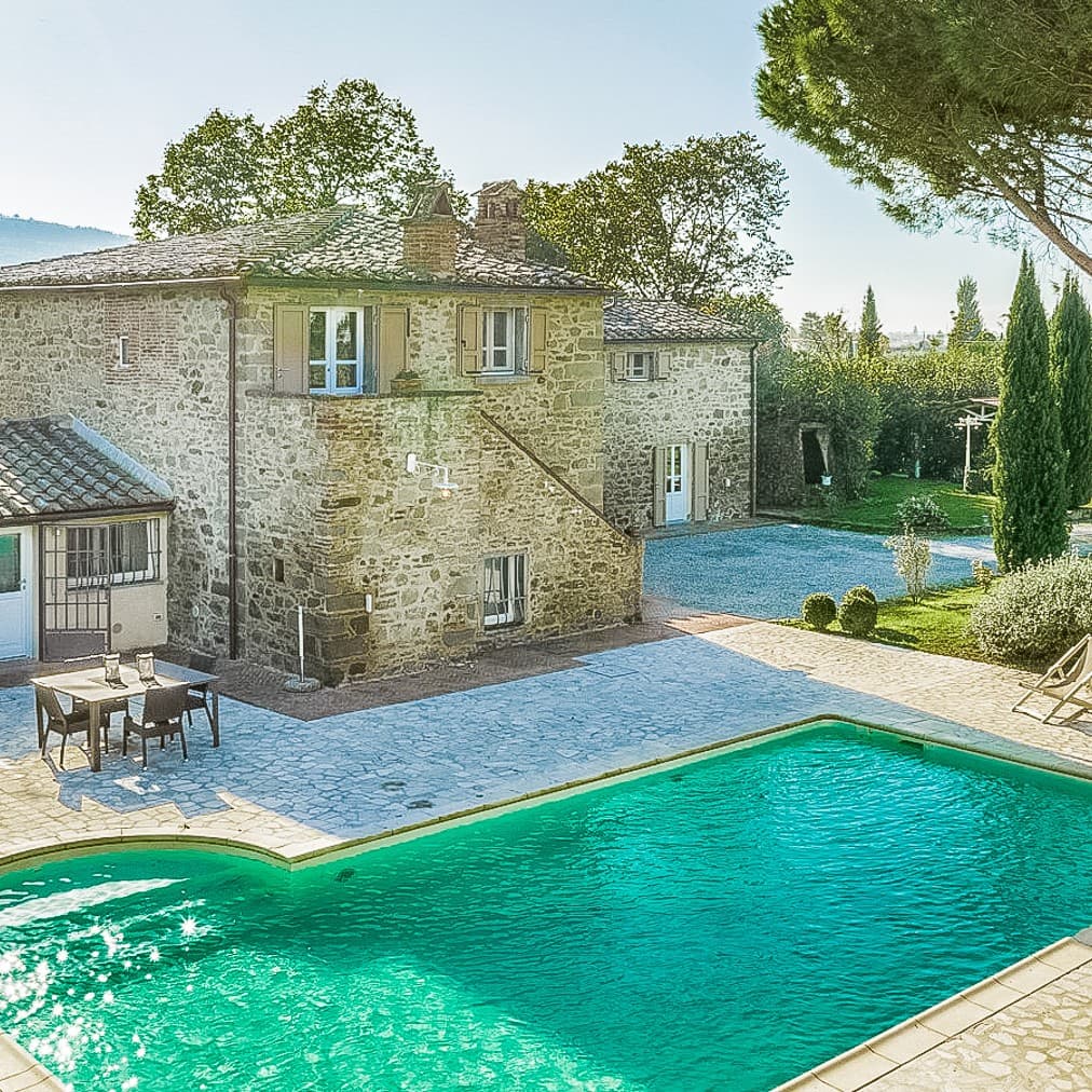 Rustic Country House with Pool in Cortona, Tuscany