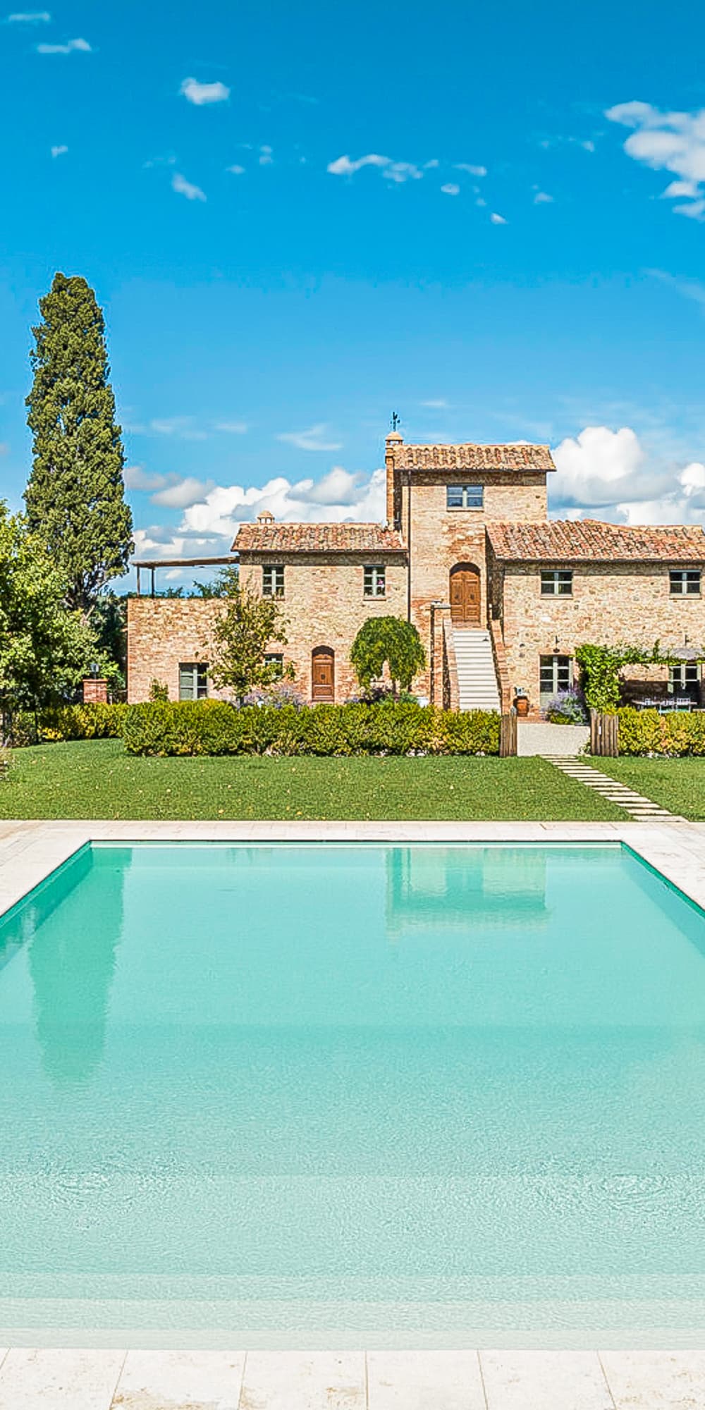 Casale di Lusso con Piscina nella Campagna Toscana