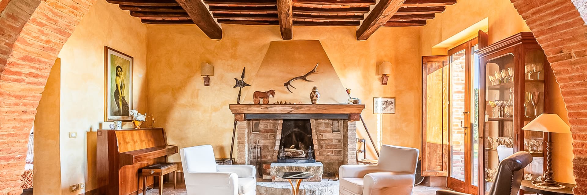 Rustic Country House with Pool in Cortona, Tuscany