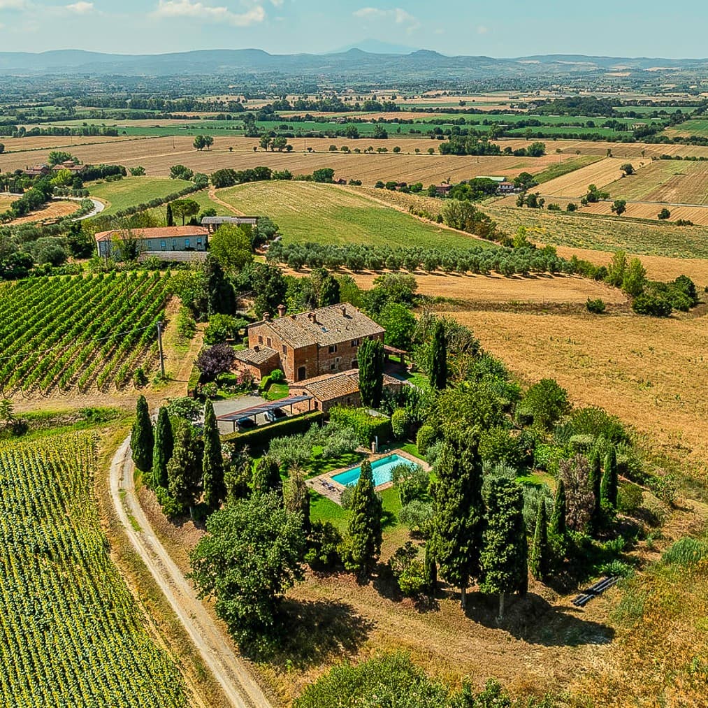 Rustic Country House with Pool in Cortona, Tuscany