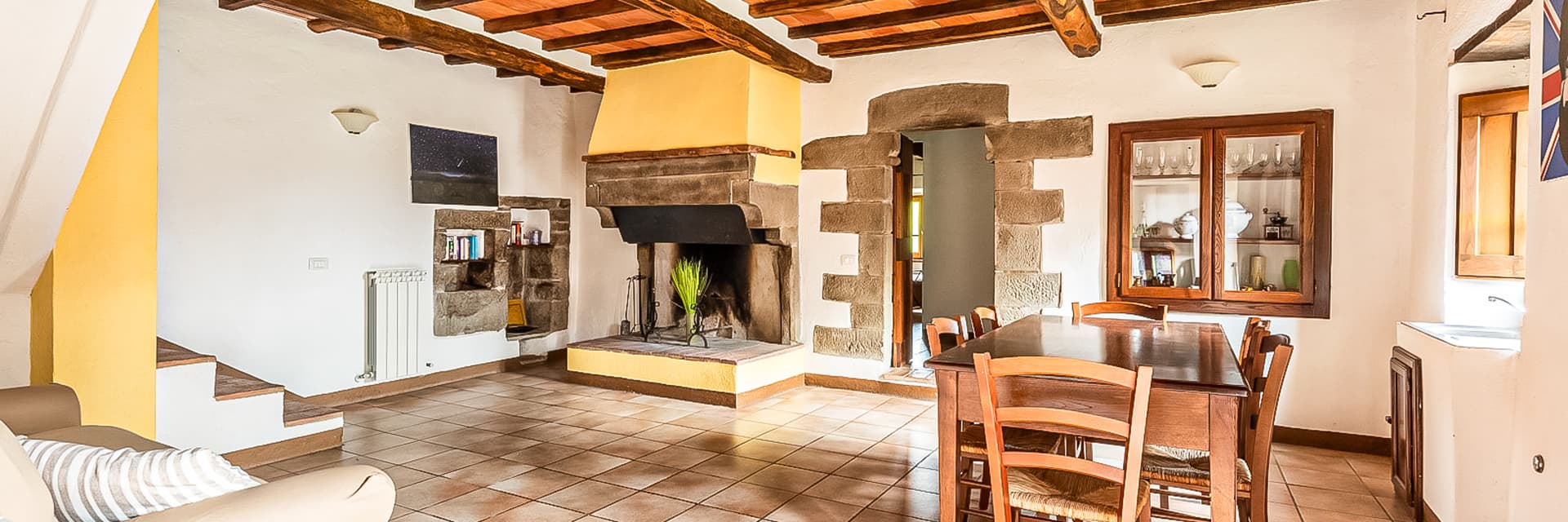 Rustic Country House with Pool in Cortona, Tuscany