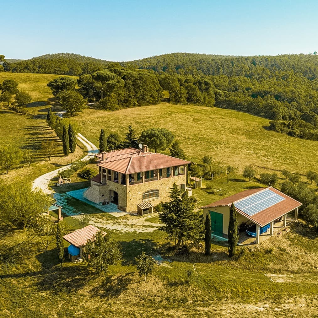 Rustic Country House in Scenic Tuscany Hills