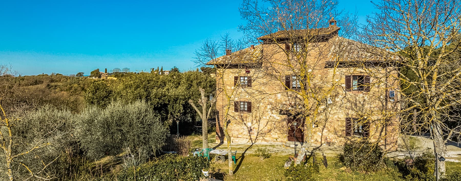 Casale quattrocentesco nelle colline di Montepulciano