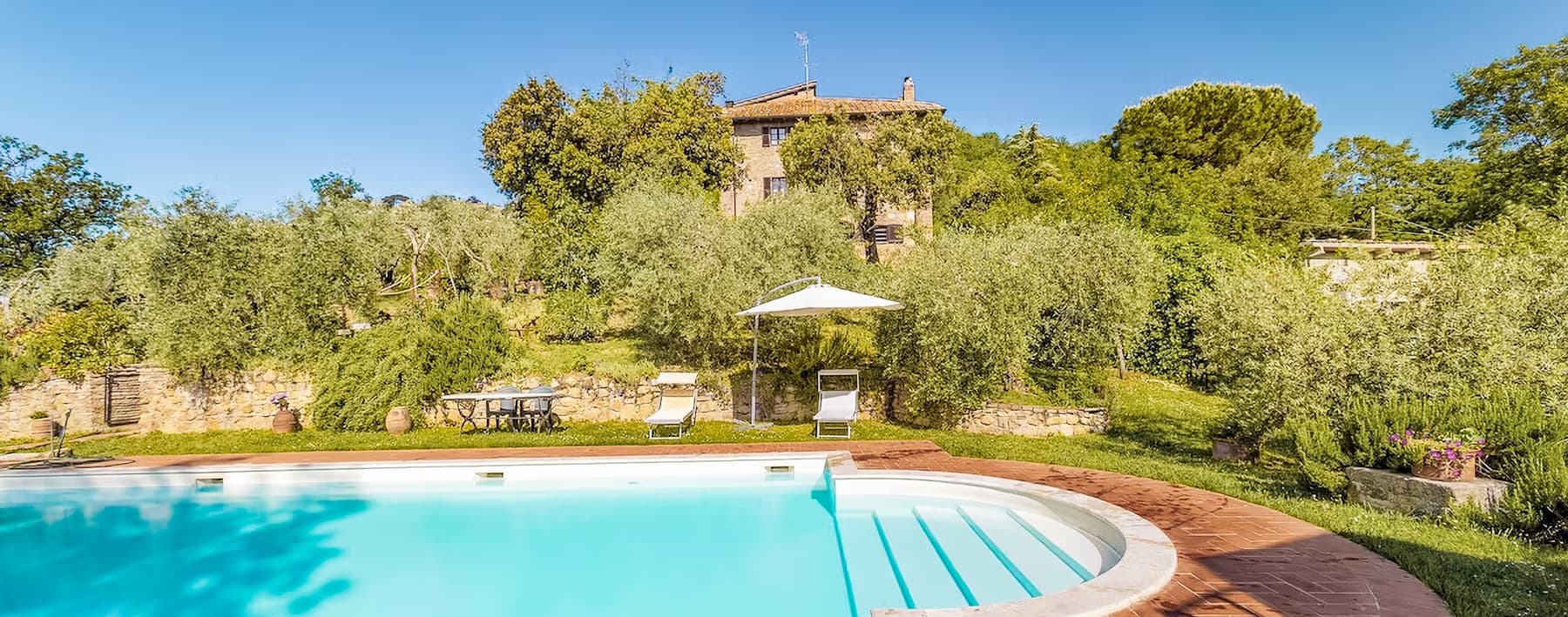 Casale quattrocentesco nelle colline di Montepulciano