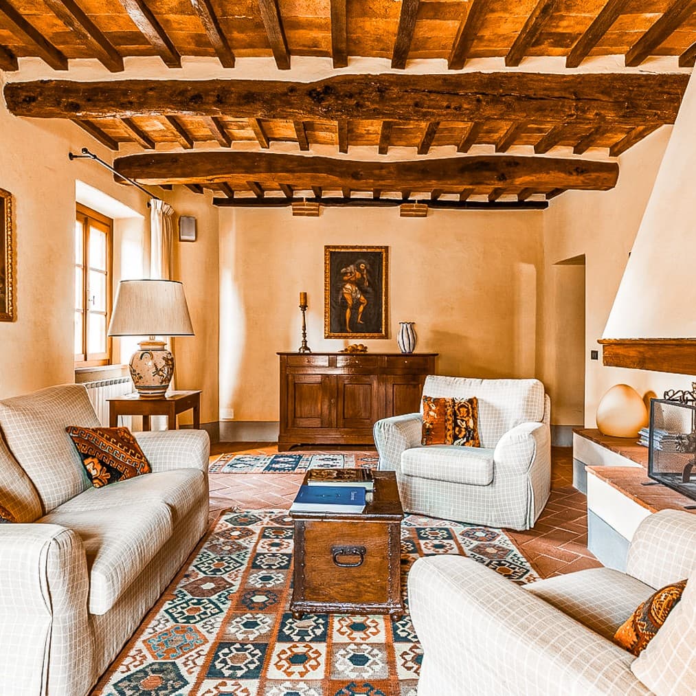 Tuscan-Style Villa with Garden in Radicofani, Tuscany